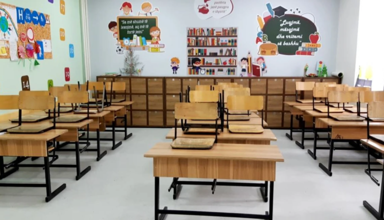 Përmbytjet shtyjnë mësimin në disa komuna