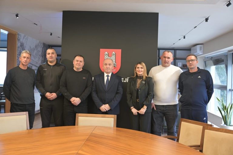 Federata e Sportit Shkollor e Kosovës në takim me Kryetarin e Komunës së Pejës