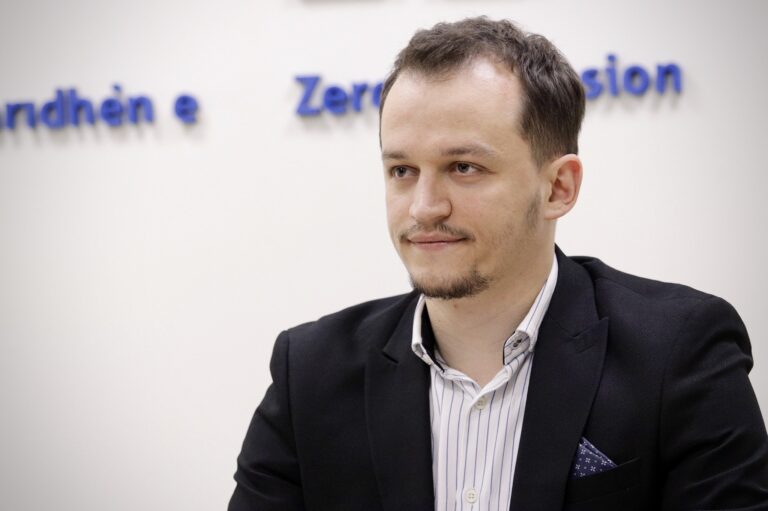 Cakolli: Nëse presidenti nuk zgjidhet deri më 5 mars, vendi shkon në zgjedhje