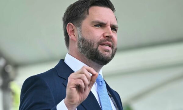 Zëvendëspresidenti JD Vance mbështet veprimin e oficerit të ICE në vrasjen e Renee Nicole Macklin Good