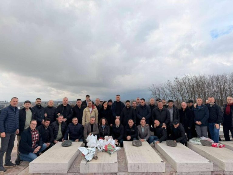 Veteranët nderojnë 29-vjetorin e rënies së Hoxhës, Pajazitit dhe Zejnullahut