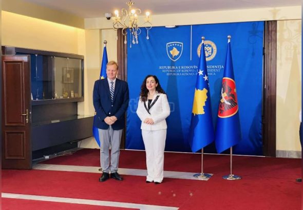 Peter Sorensen viziton Kosovën, takohet me Presidenten Osmani