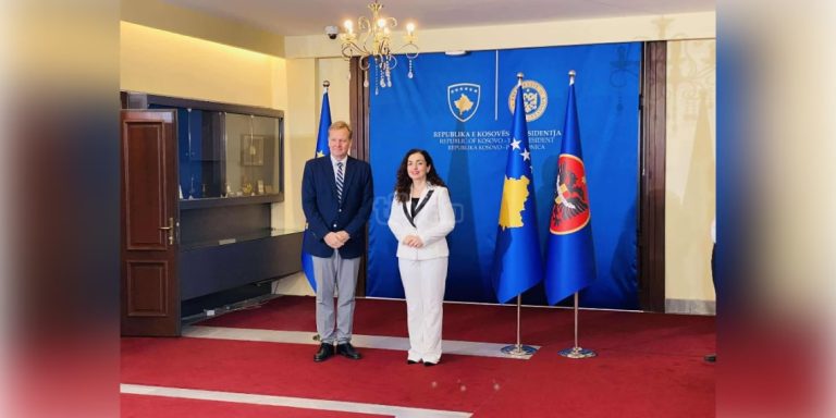 Peter Sorensen viziton Kosovën, takohet me Presidenten Osmani