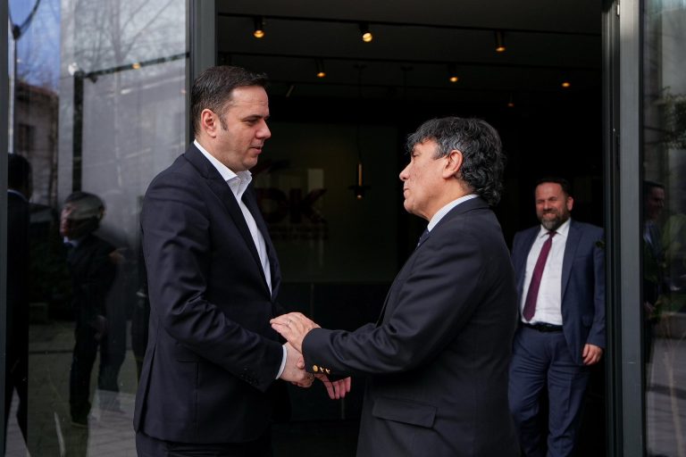 Abdixhiku takohet me ambasadorin italian, theksohet nevoja për institucione funksionale