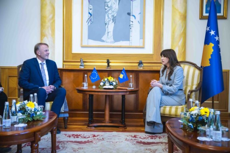 Ambasadori i BE-së takon Haxhiun, thekson prioritetet legjislative