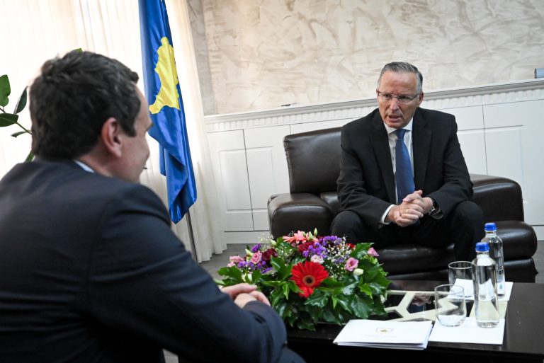 Kurti dhe Hamza takohen në Kuvend për zgjedhjen e presidentit