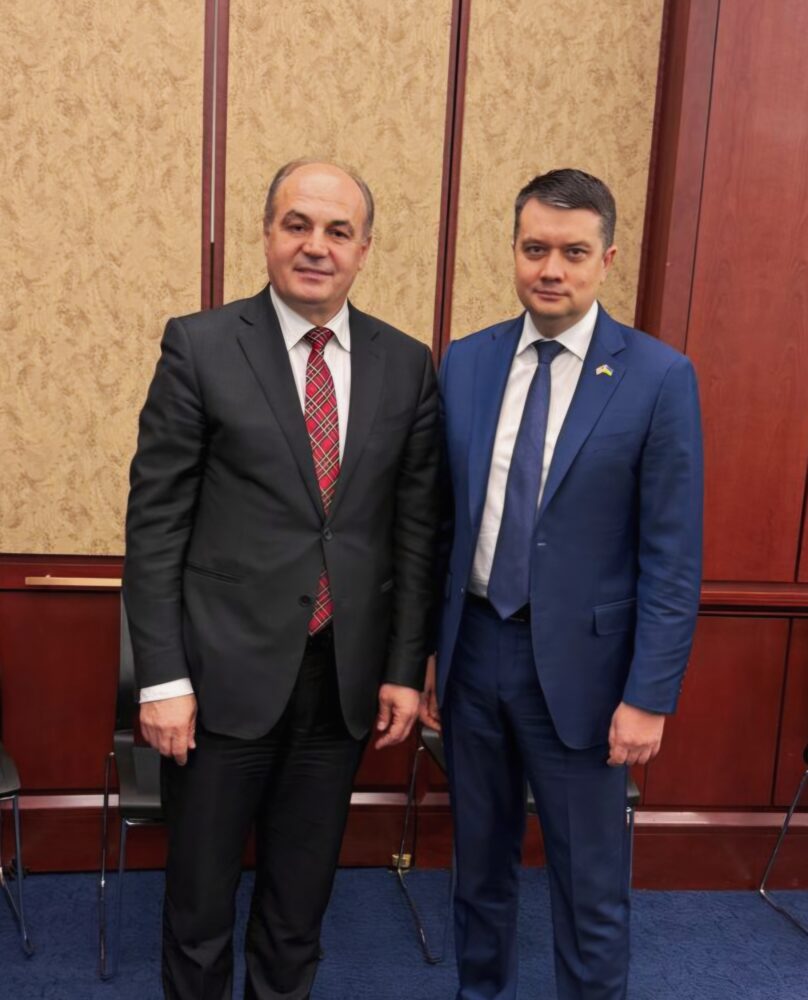 Hoxhaj në SHBA takohet me deputetin ukrainas, thekson rëndësinë e marrëdhënieve diplomatike