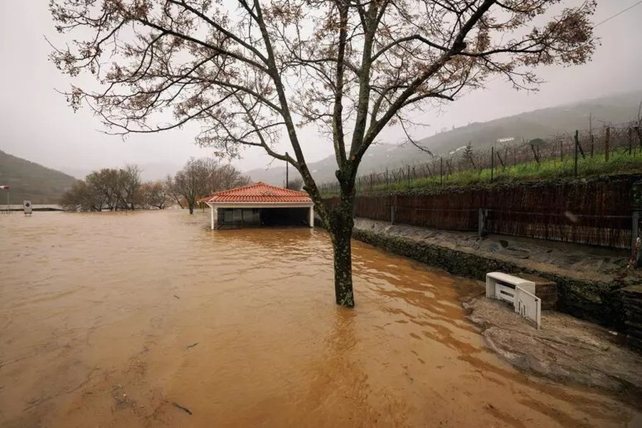 16 viktima nga moti i keq në Portugali, ministre e Brendshme jep dorëheqjen