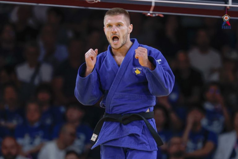 Gjykata në Pejë e shpall të pafajshëm Akil Gjakovën për akuzën e dhunës në familje