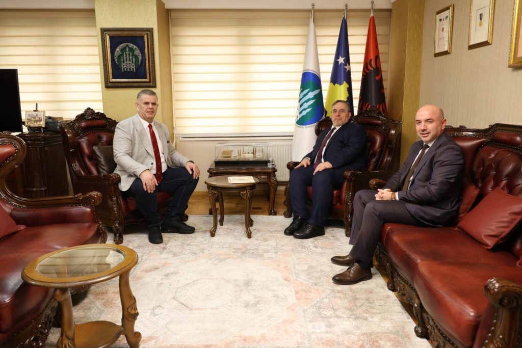 Myftiu Tërnava takohet me pronarin e kompanisë “Amo”