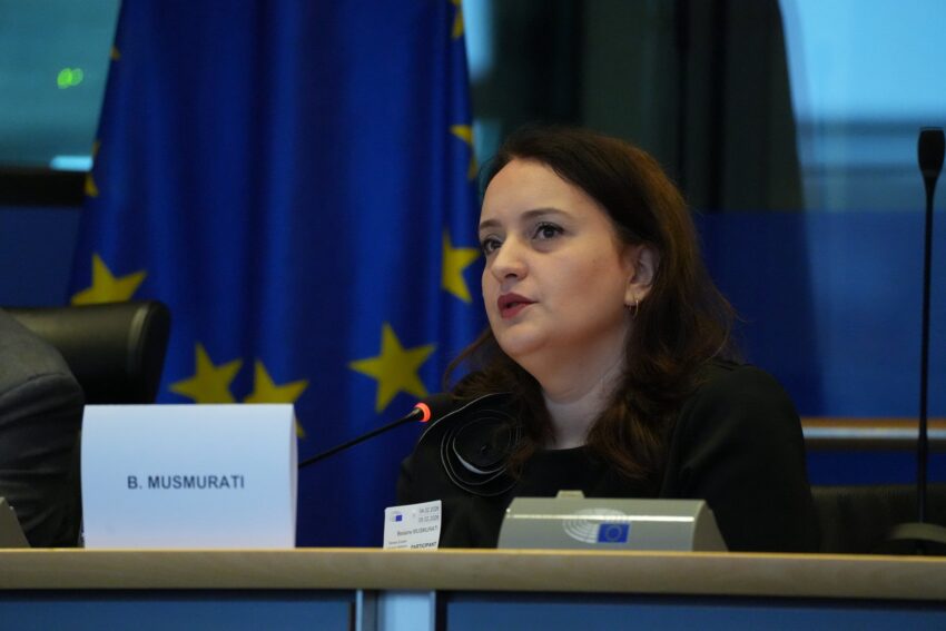 Musmurati në Parlamentin Evropian shpreh shqetësime për prirje autoritare në Kosovë