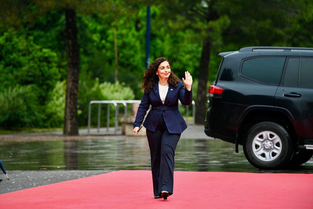 Presidentja Osmani nis vizitën zyrtare në Emiratet e Bashkuara Arabe