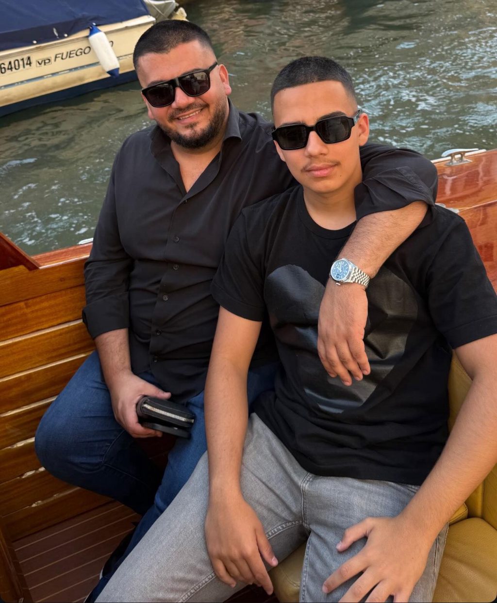 Ermal Fejzullahu i dhuron djalit një makinë luksoze për ditëlindje 🚗🎉