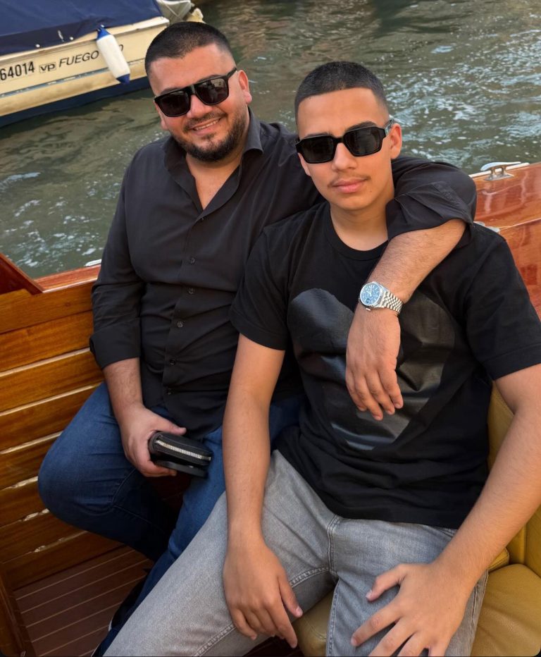 Ermal Fejzullahu i dhuron djalit një makinë luksoze për ditëlindje 🚗🎉