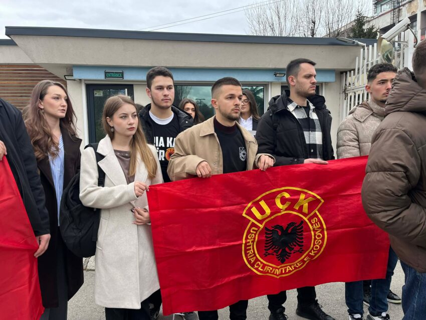 Studentët e UP-së kërkojnë drejtësi të barabartë për ish-pjesëtarët e UÇK-së