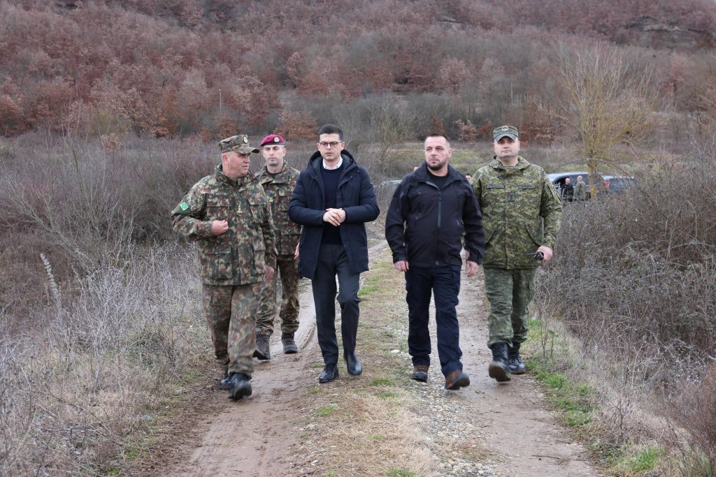 Kërkimet për të zhdukurin në Klos vazhdojnë