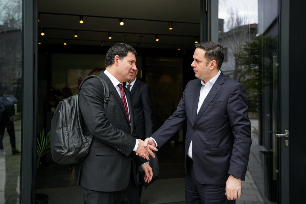 Abdixhiku takohet me përfaqësuesit e Sllovenisë, diskutohet situata politike në Kosovë