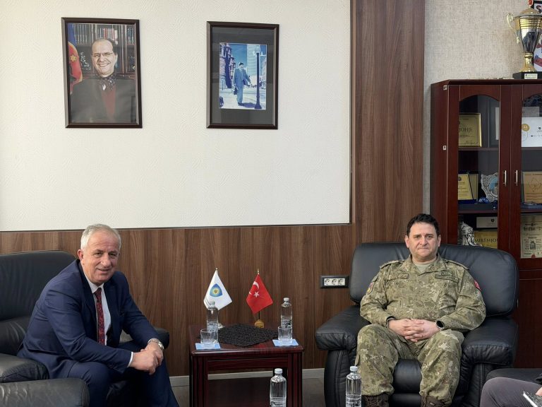 Kryetari i Suharekës priti kolonelin turk Harun Elitaş për forcimin e bashkëpunimit 🤝🇽🇰
