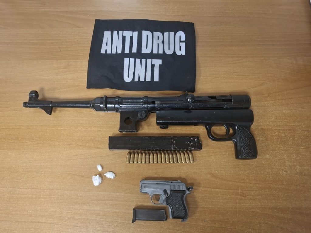 Operacion antidrogë në Mitrovicë, sekuestrohen armë dhe kokainë