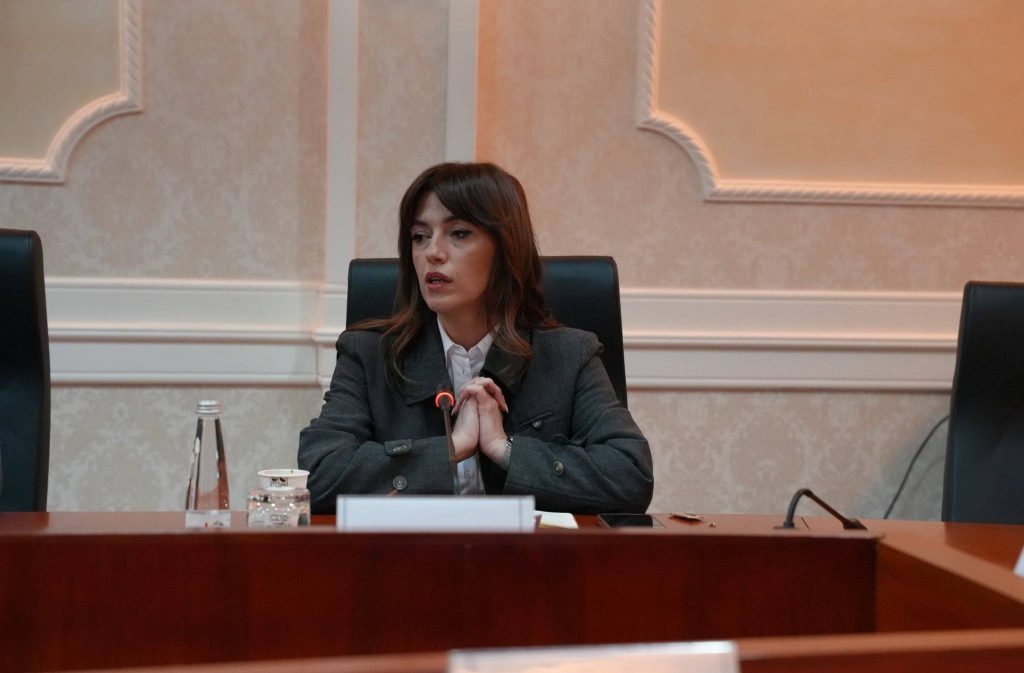 Vazhdon mbledhja e Kryesisë, në orën 19:00 pritet seanca plenare