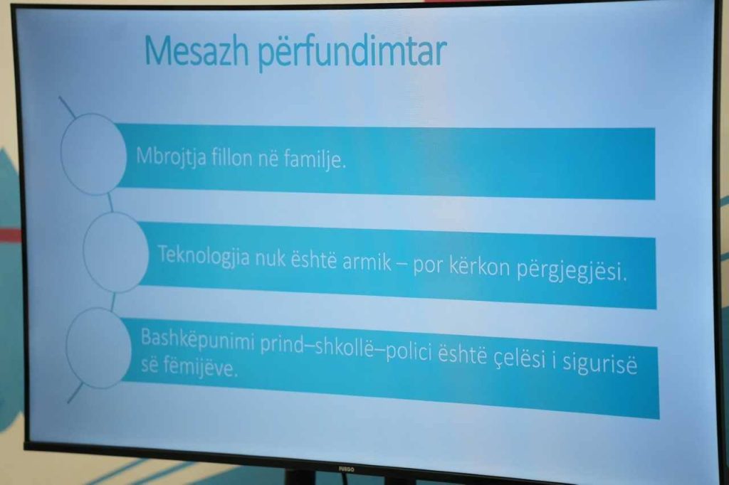 Policia e Kosovës organizon ligjëratë për sigurinë në internet në Prishtinë