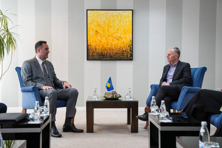 Bislimi priti Glauk Konjufcën për dorëzimin e detyrës diplomatike