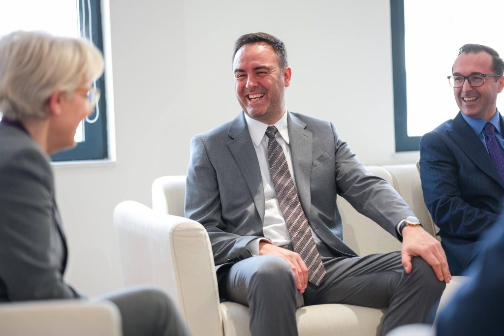 Gërvalla uron Konjufcën për detyrën e re si zëvendëskryeministër dhe ministër i Jashtëm