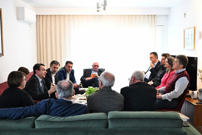 Kurti kujton Adem Demaçin dhe Astrit Deharin në 26 shkurt