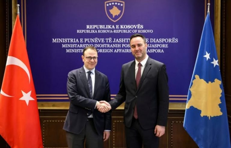 Konjufca takohet me ambasadorin turk, riafirmohet partneriteti Kosovë-Turqi