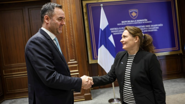 Konjufca takon ambasadoren finlandeze, diskutohet njohja e patentë-shoferëve
