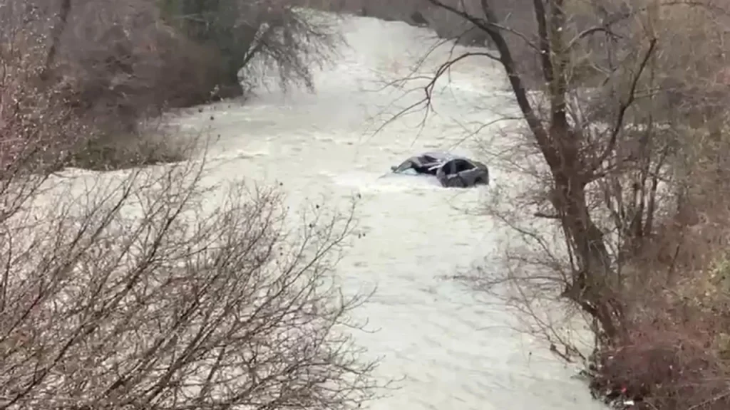 Gjendet pas një muaji trupi i të riut që ra në përrua në Mat