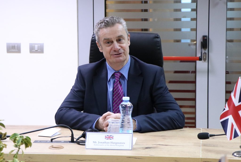 Ambasadori britanik: NATO-ja kyç për të ardhmen e sigurisë së Kosovës