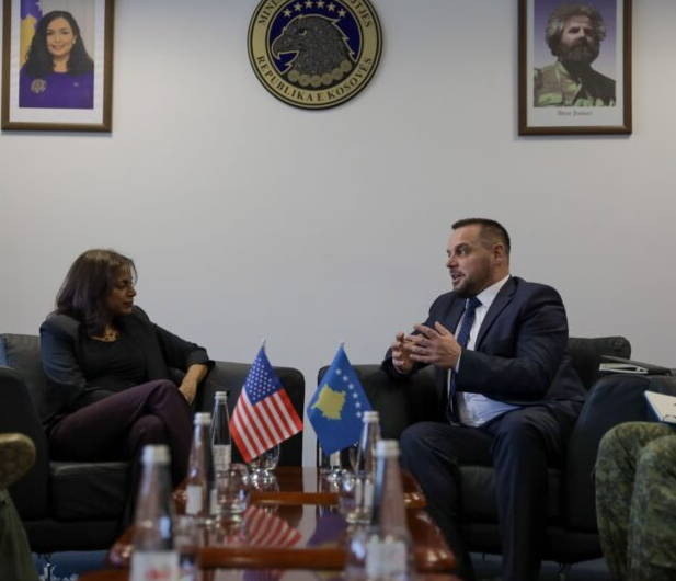 Ambasada amerikane: Partneriteti në mbrojtje forcon vetëqëndrueshmërinë e Kosovës