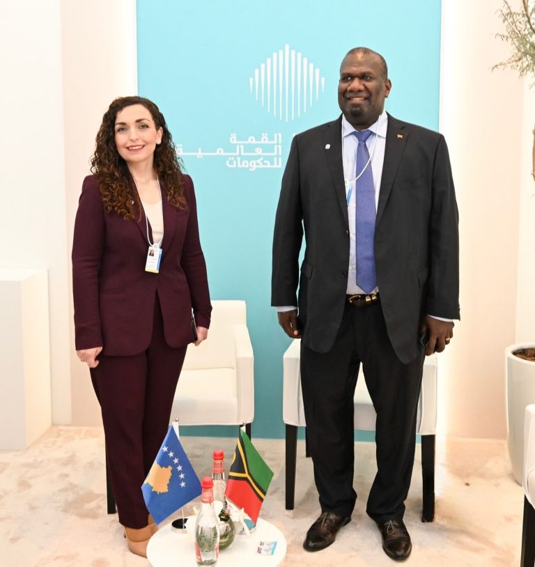 Osmani zhvillon takim me homologun nga Vanuatu në Emiratet e Bashkuara Arabe