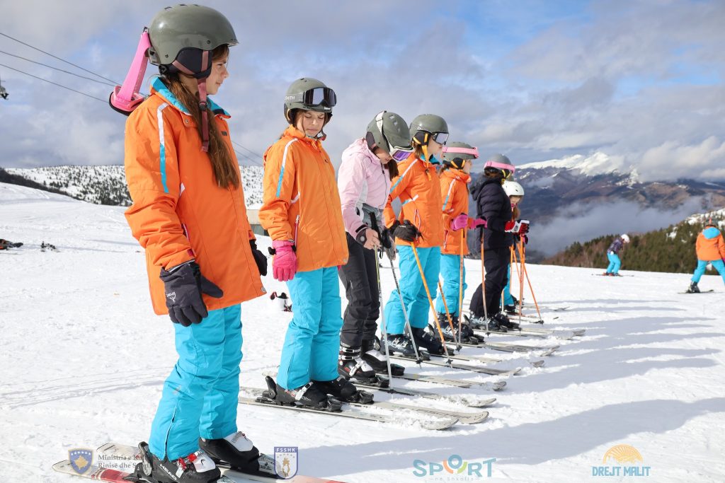 Dita e tretë në Shkollën Dimërore të Skijimit – Avancimi i teknikave bazike