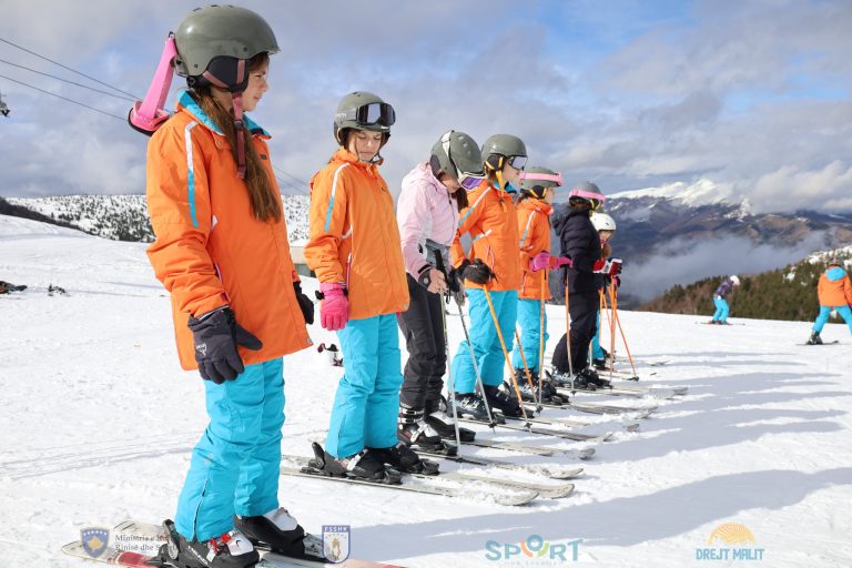 Dita e tretë në Shkollën Dimërore të Skijimit – Avancimi i teknikave bazike