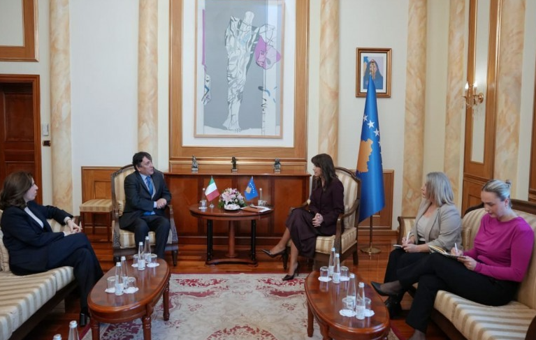 Haxhiu takohet me ambasadorin italian, diskutohet bashkëpunimi parlamentar