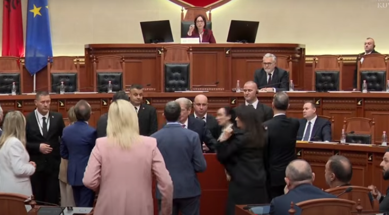 Tensione në Kuvendin e Shqipërisë, Berisha akuzon ashpër mazhorancën