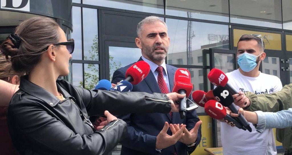 Besnik Berisha ironizon opozitën pas takimit Kurti–Hamza