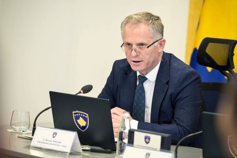 Besnik Bislimi reagon pas përjashtimit nga kabineti i ri qeveritar