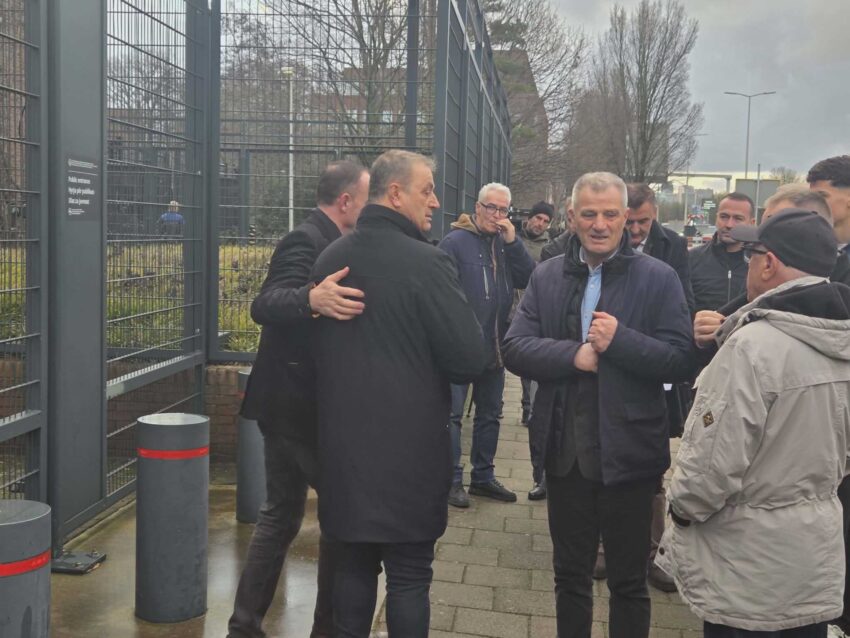 Vëllezërit e Hashim Thaçit mbërrijnë në Hagë