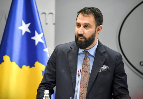 Elbert Krasniqi takohet me kryetarët e komunave me shumicë serbe për koordinim institucional