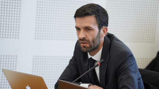 Rrahmani: Qeveria rikthen në agjendë Kodin Civil dhe ligjet e kundërshtuara më parë