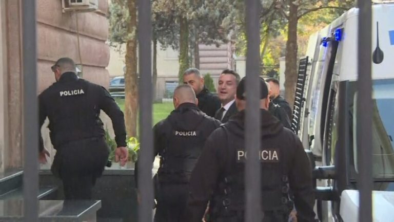 Erion Veliaj mbetet në burg