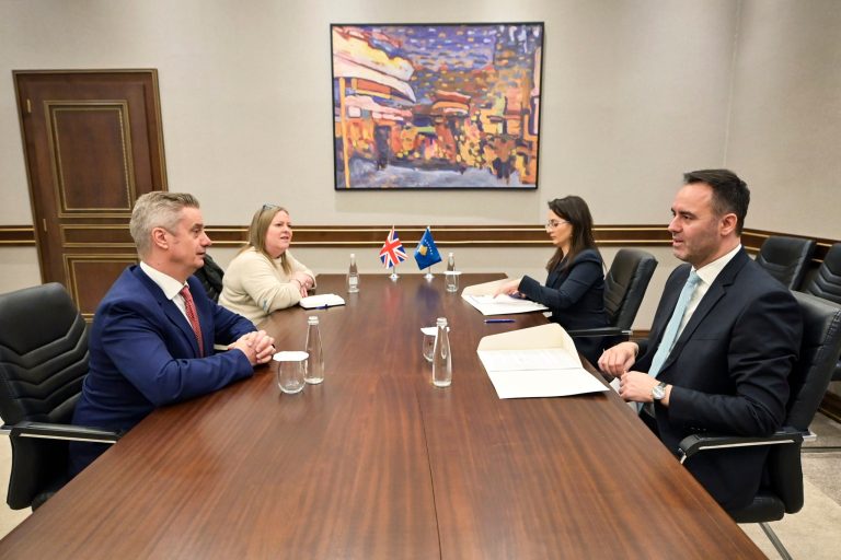 Konjufca takon ambasadorin britanik, riafirmohet partneriteti Kosovë–MB