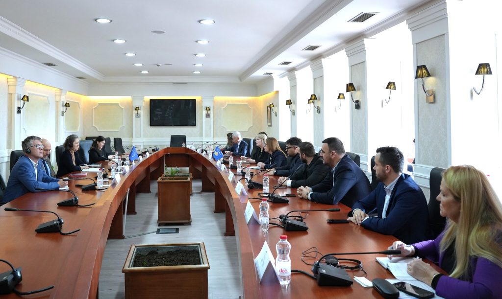 Komisioni për Integrim Evropian takon përfaqësuesen e EEAS-it, kërkohet heqja e masave ndaj Kosovës