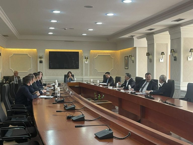 Komisioni i Posaçëm vendos për thirrjen publike për dy gjyqtarë të Kushtetueses