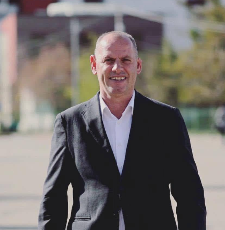 Ramiz Lladrovci komenton luftën në Lindjen e Afërme dhe përkrahjen ndaj Trump