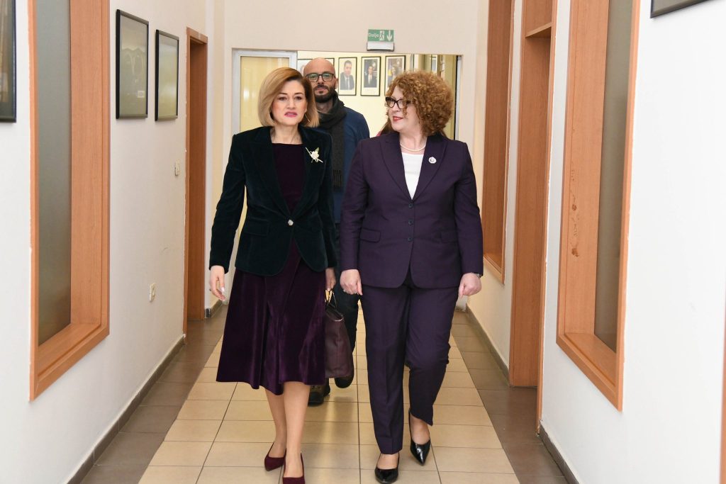 Mimoza Kusari rikthehet në krye të Ministrisë së Tregtisë, Industrisë dhe Inovacionit