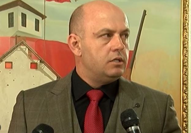 Konjufca: Një emër nga familja Adem Jashari do të ishte “konsensus automatik” për president, por kandidatura nuk pritet